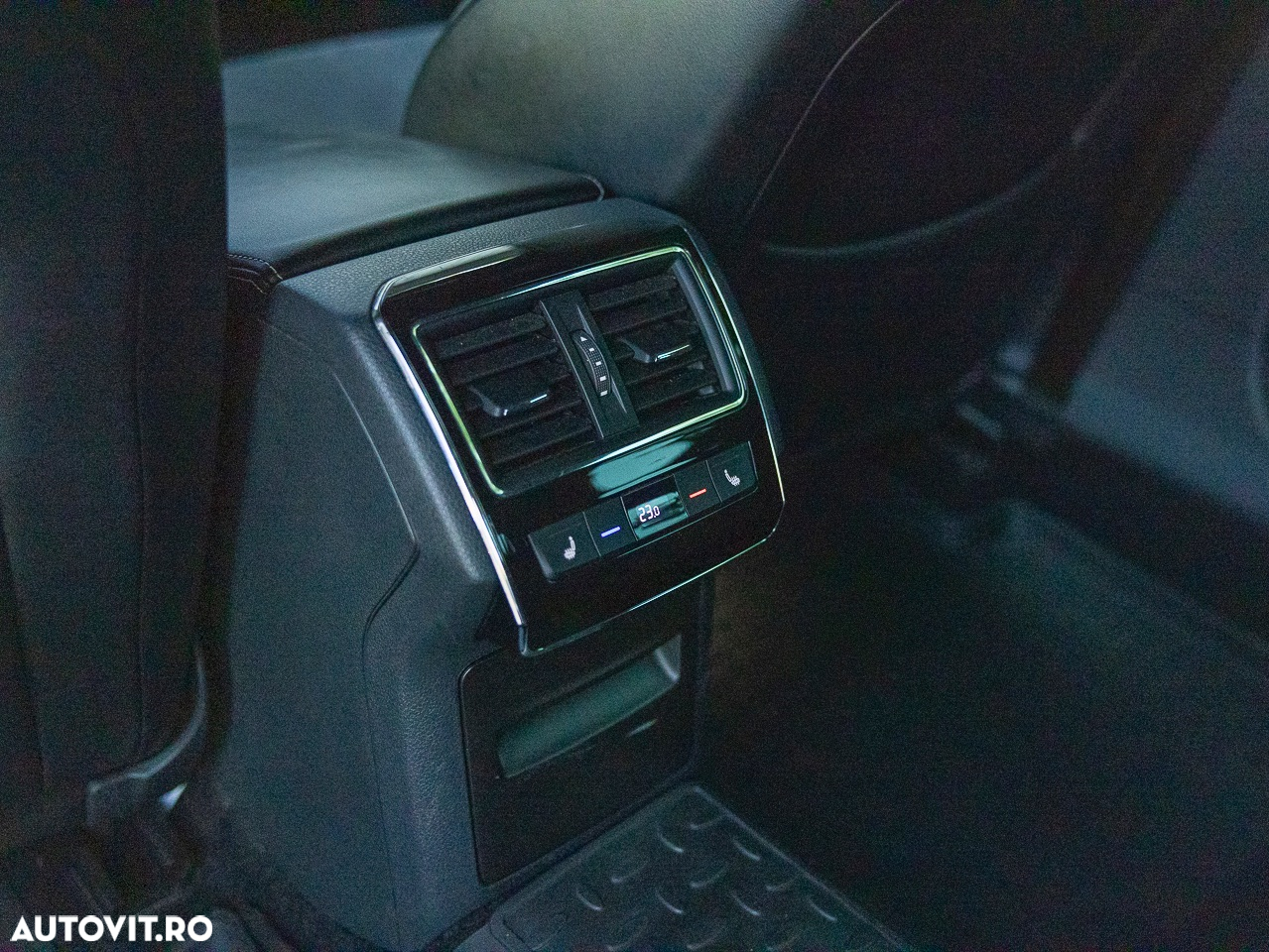 Skoda Superb 2.0 TDI DSG Sportline - 14