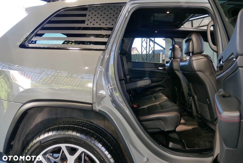Jeep Grand Cherokee - 11