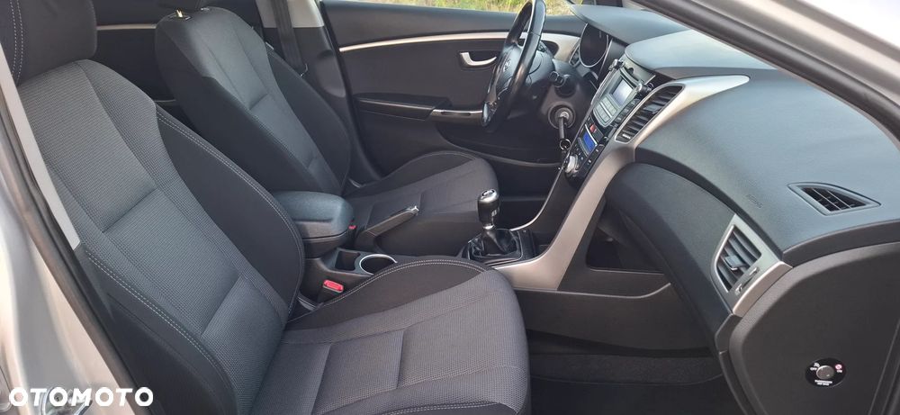 Hyundai i30 ver-1-6-crdi-passion - 13