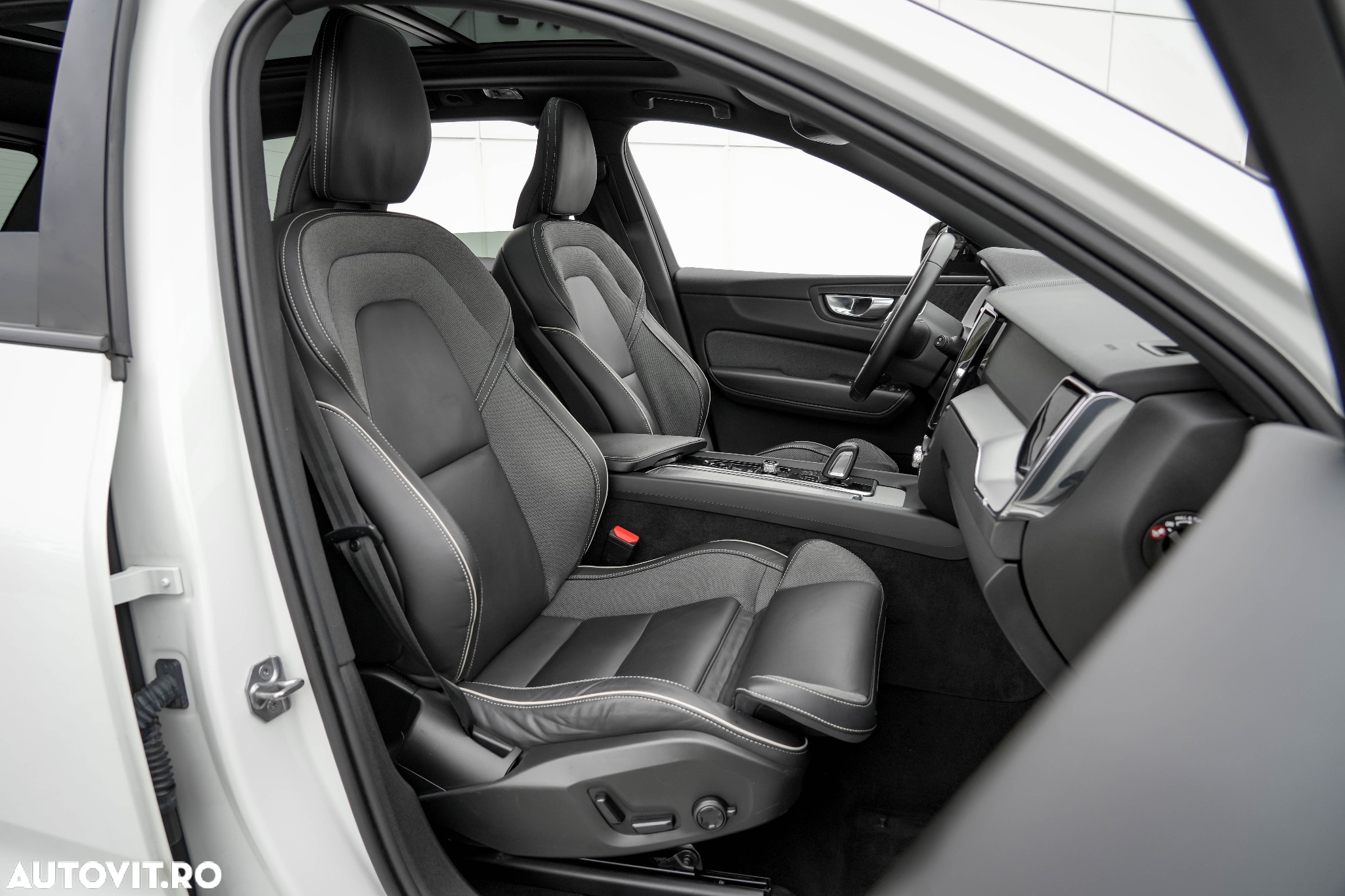 Volvo XC 60 T6 AWD Recharge Geartronic RDesign - 12