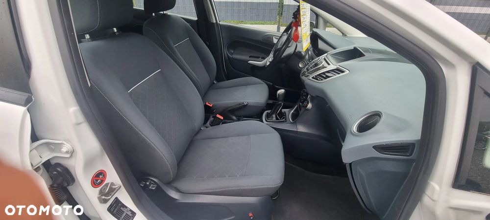 Ford Fiesta - 10