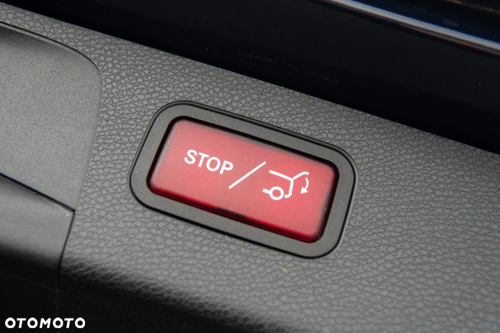 Mercedes-Benz Klasa E 220 d 4Matic 9G-TRONIC AMG Line - 35