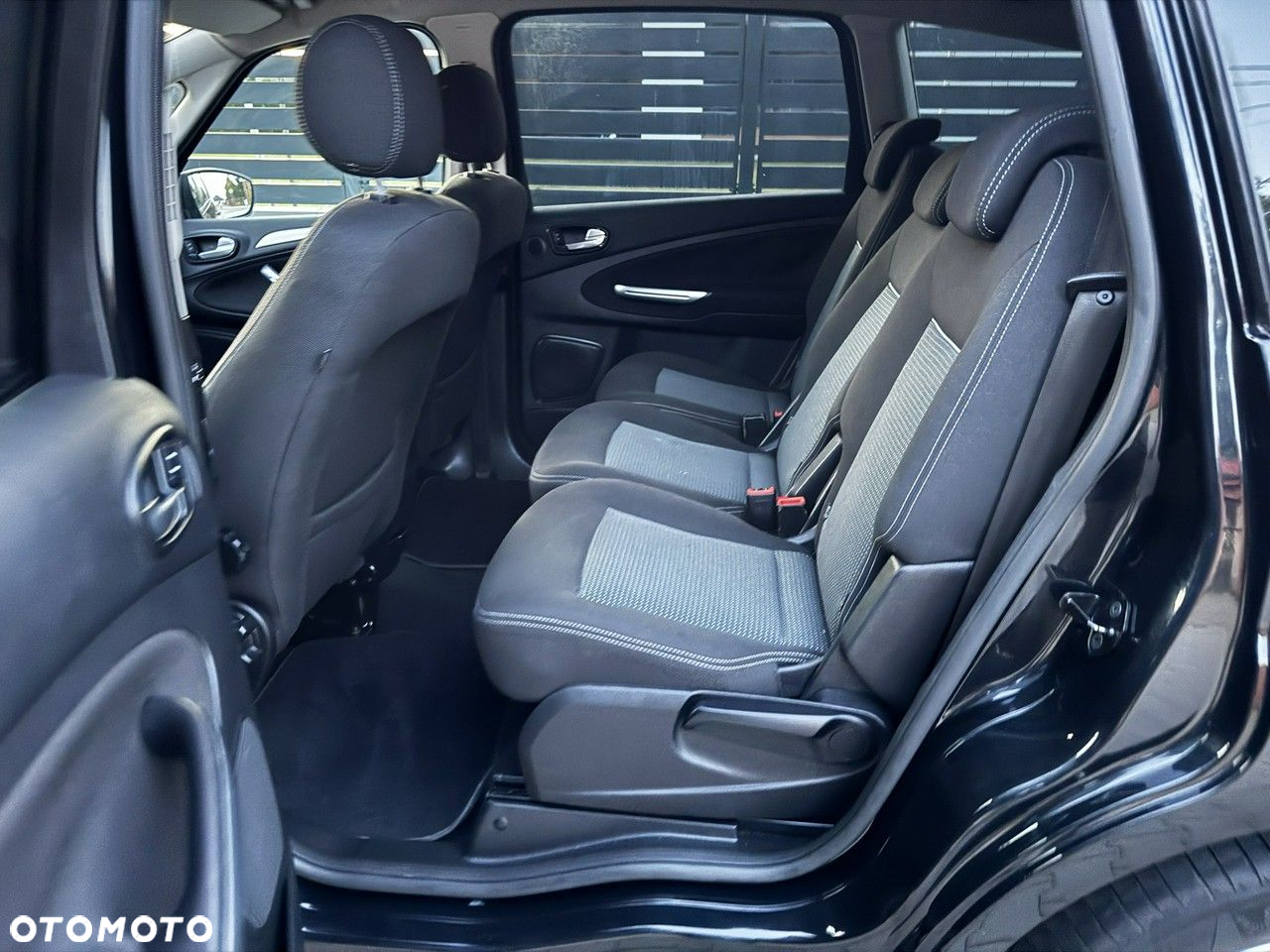 Ford S-Max - 17