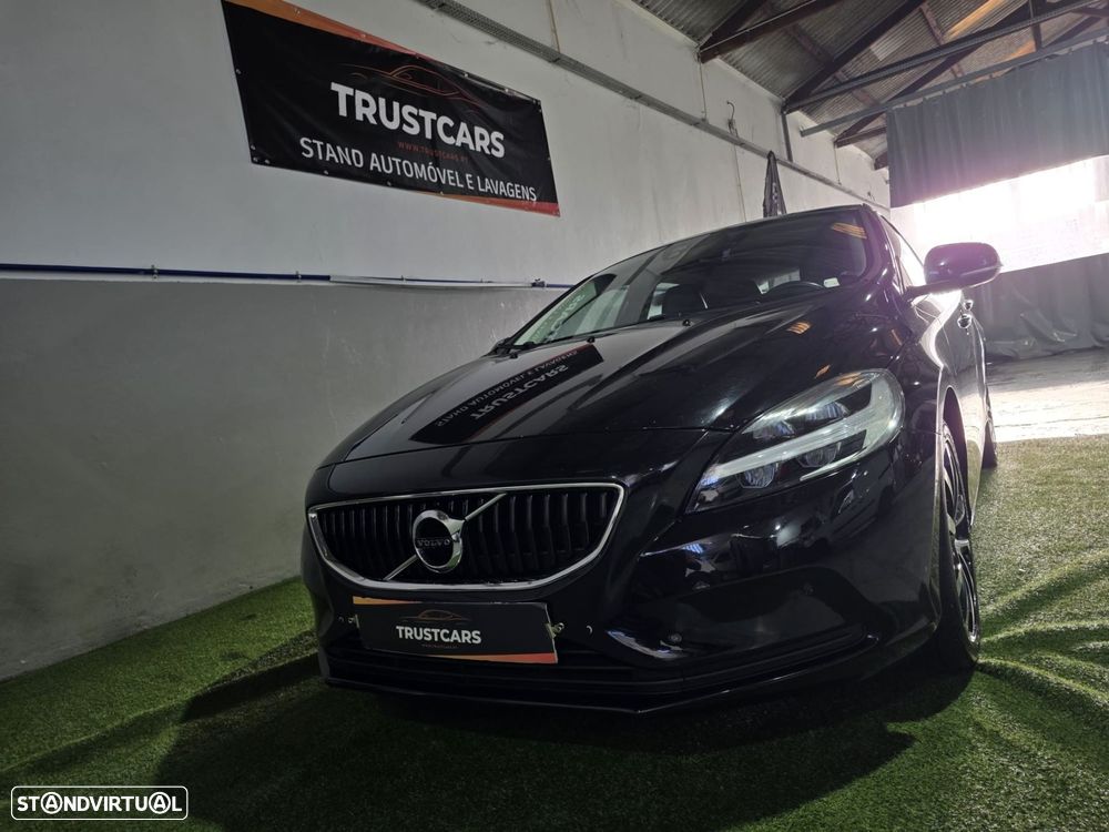 Volvo V40 2.0 D2 Momentum - 1