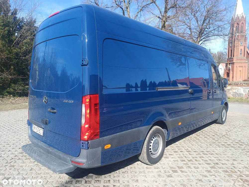 Mercedes-Benz 907 - 13