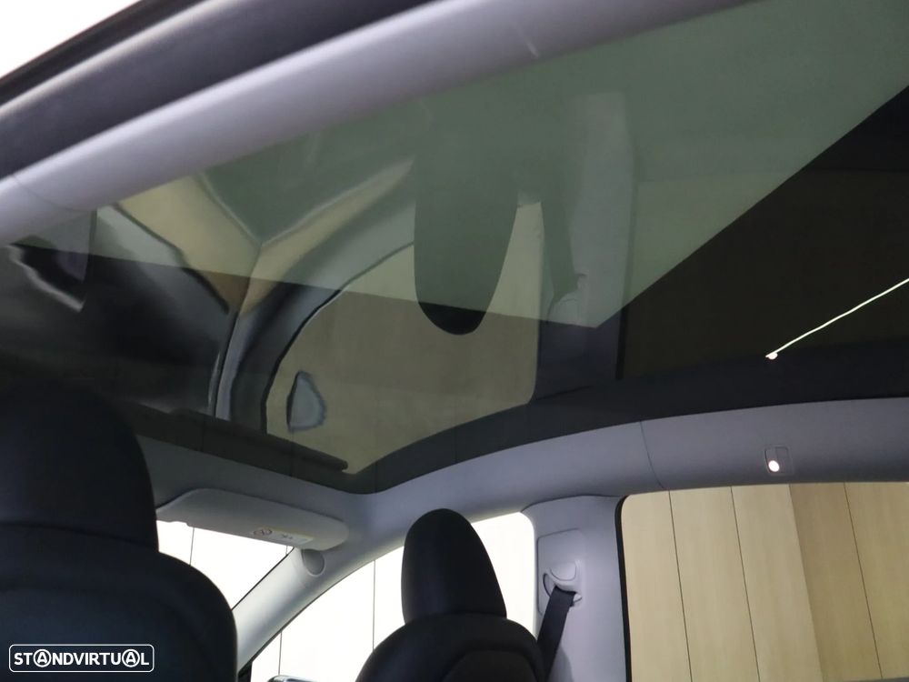 Tesla Model Y RWD - 15