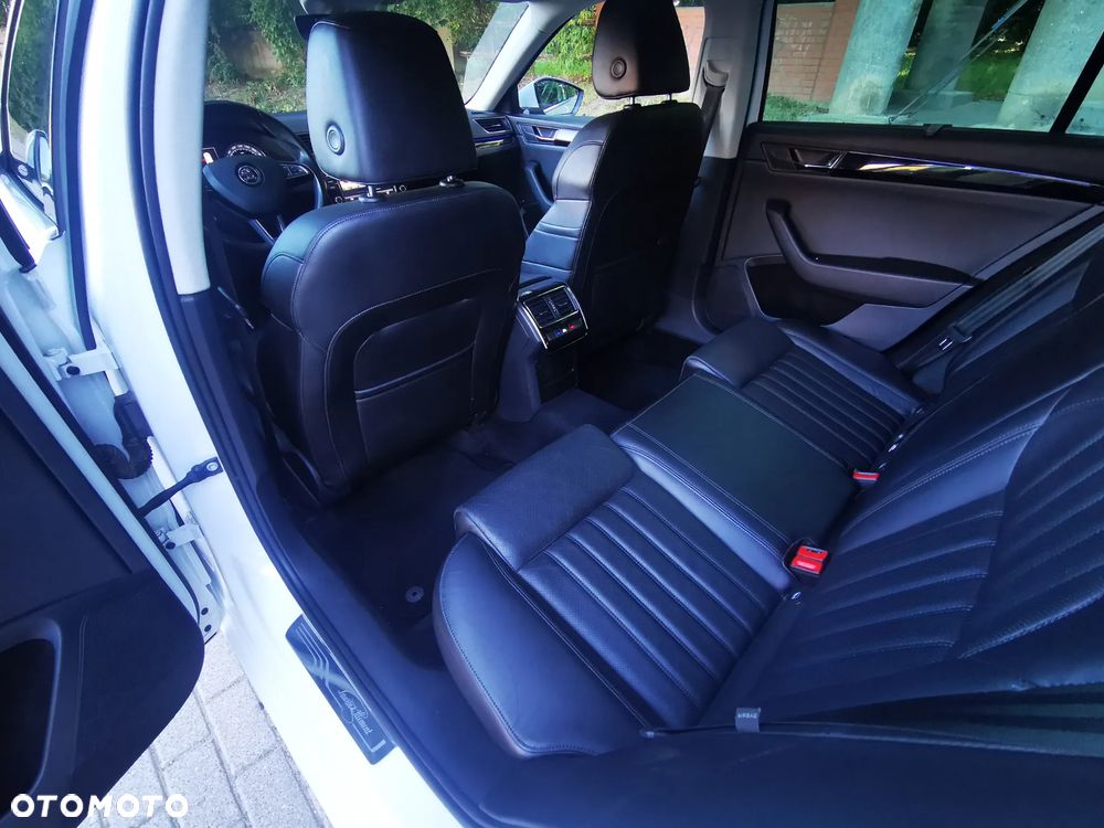 Skoda Superb 2.0 TDI Premium Edition - 12