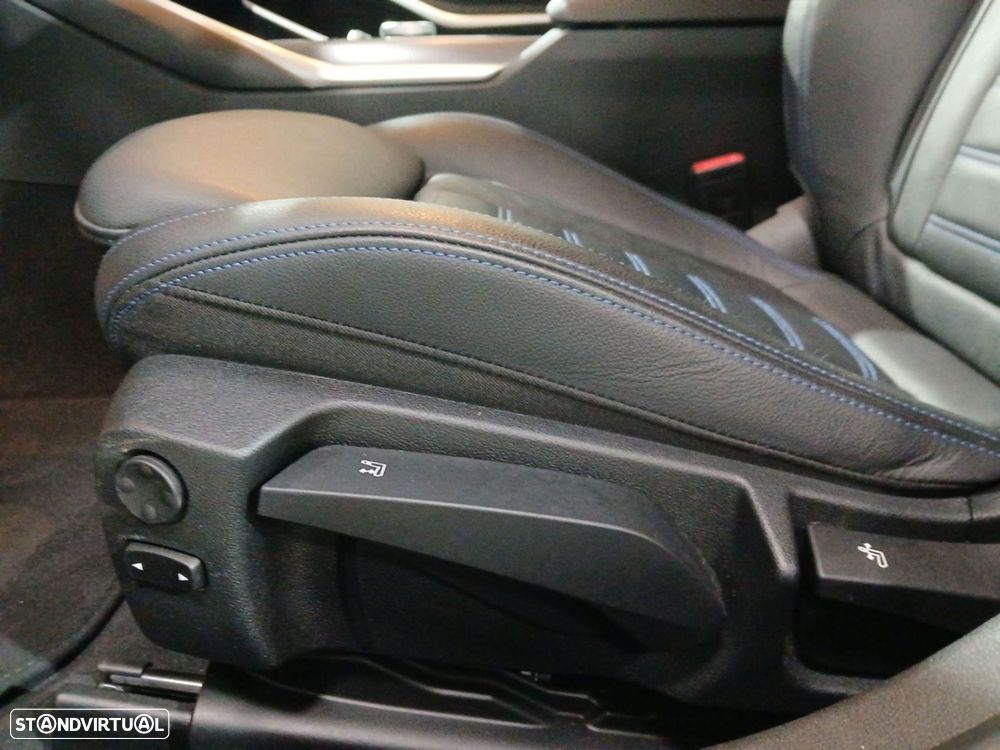 BMW 320 d Pack Desportivo M Auto — fotografia 15