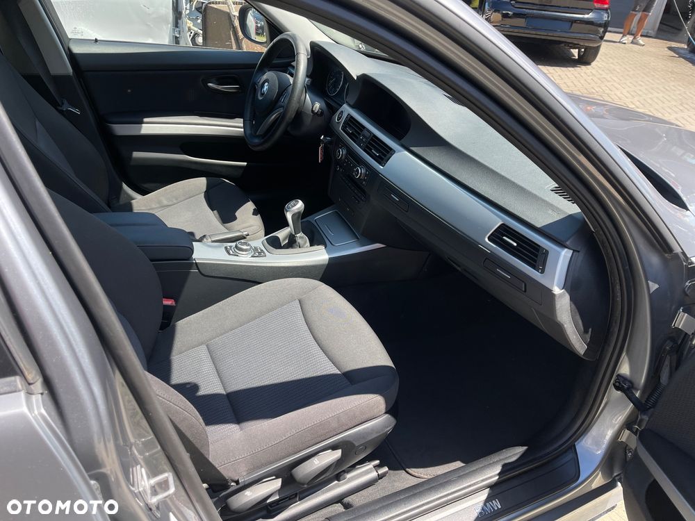 BMW Seria 3 316d - 17