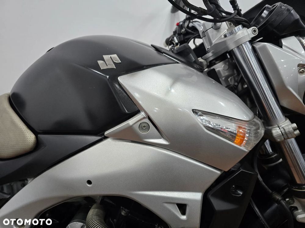 Suzuki GSR - 9
