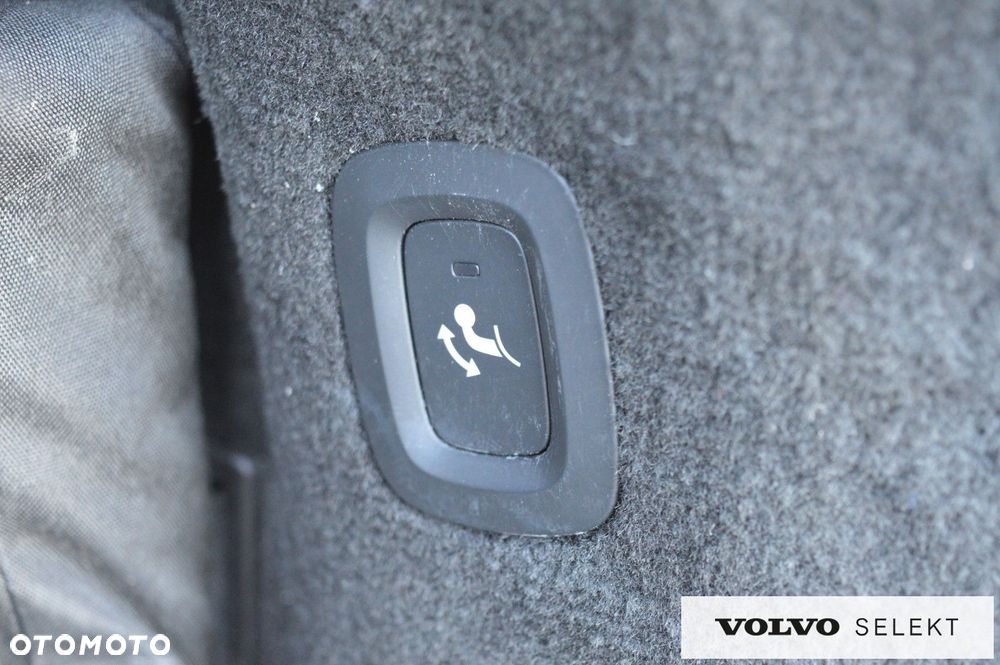 Volvo V90 Cross Country - 33