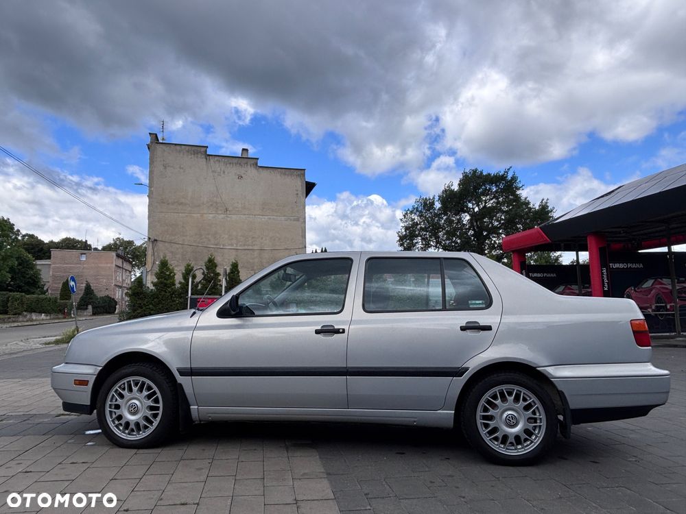 Volkswagen Jetta - 3