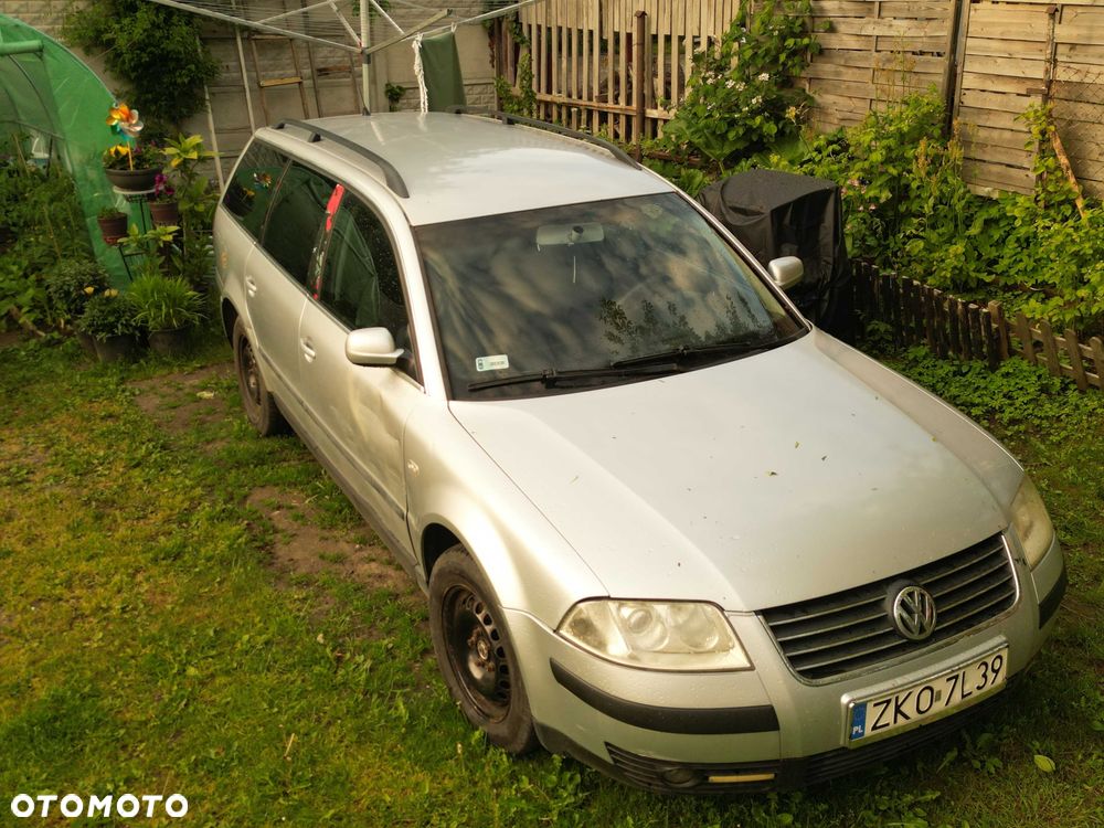 Volkswagen Passat - 1