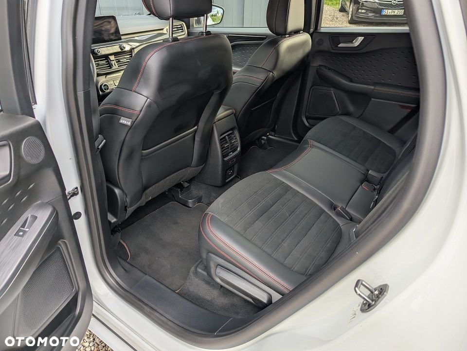 Ford Kuga 2.5 Duratec PHEV ST-LINE - 29