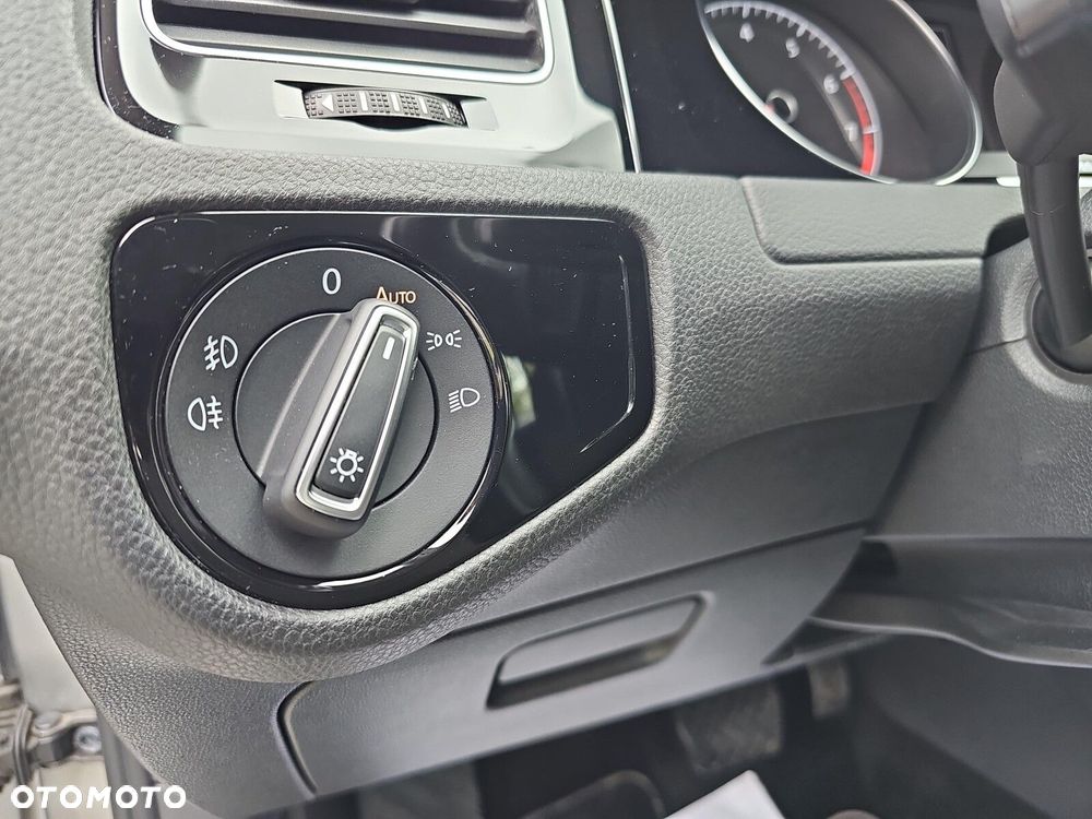 Volkswagen Golf - 22