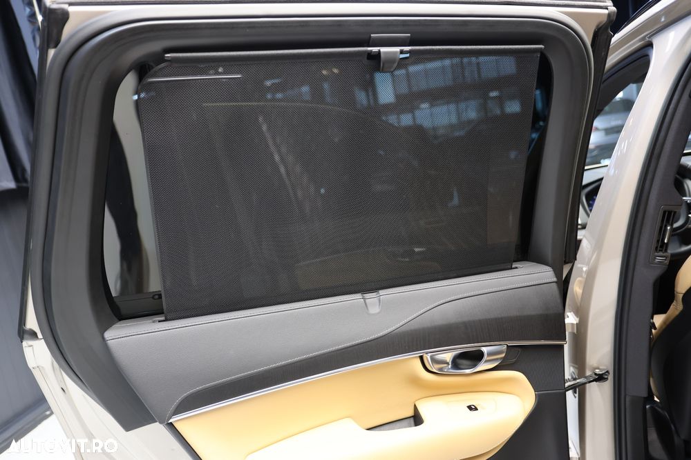 Volvo XC 90 B5 D AWD Ultimate Dark - 28