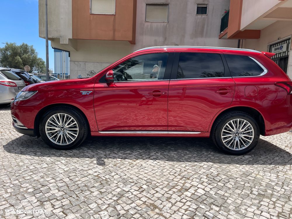 Mitsubishi Outlander - 4