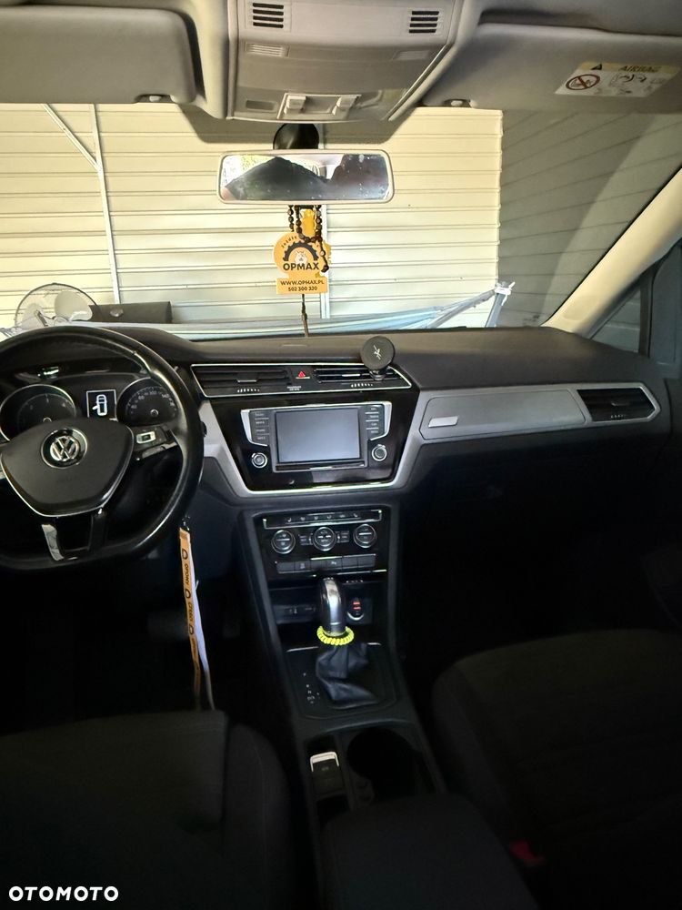 Volkswagen Touran - 15
