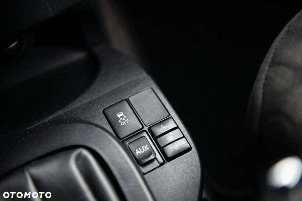 Toyota iQ 1.0 Sol - 24