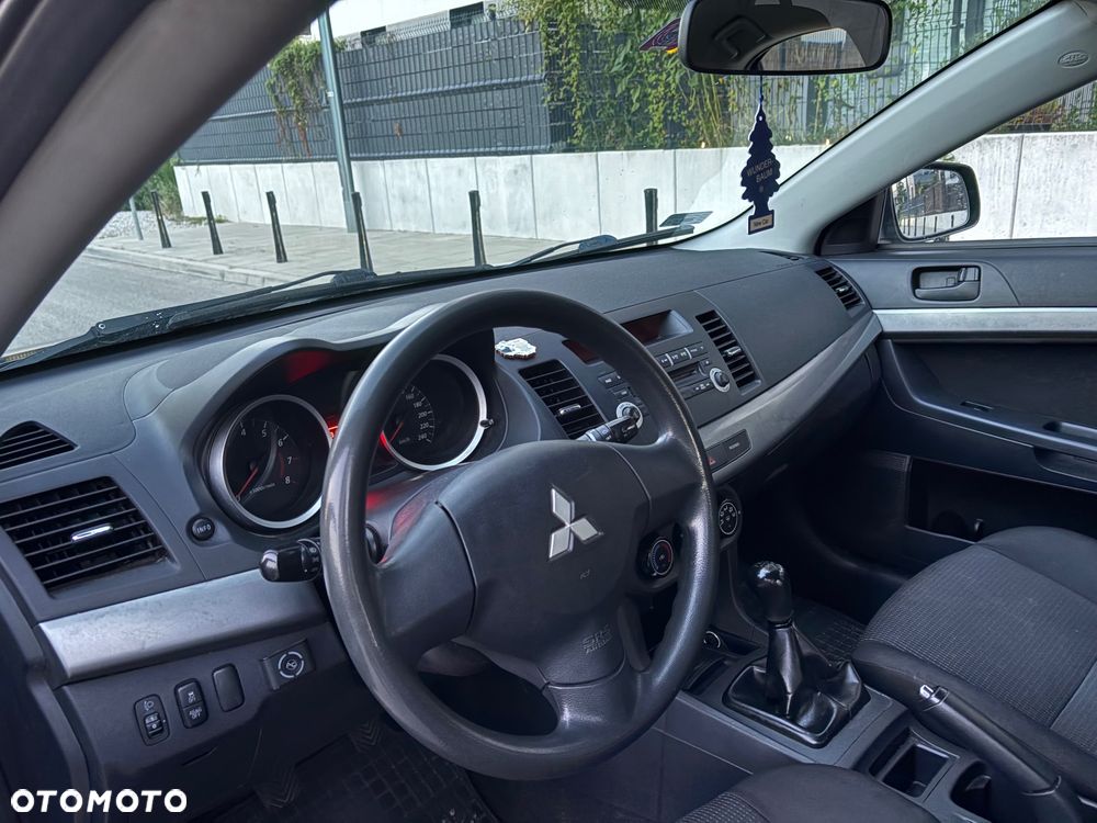 Mitsubishi Lancer 1.6 Inform - 11