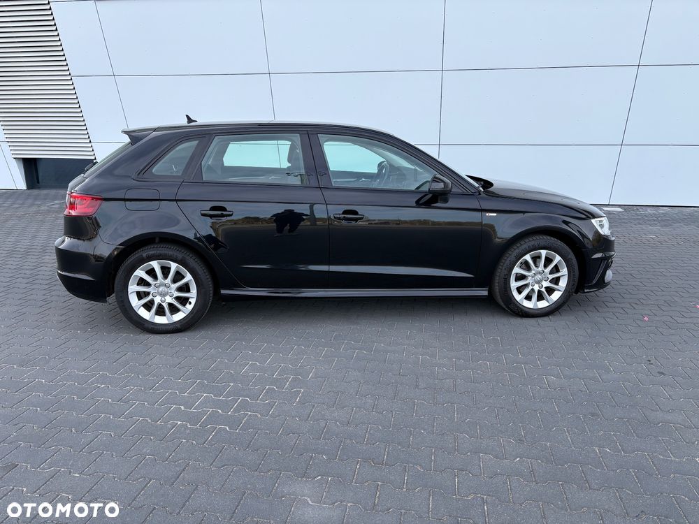 Audi A3 Sportback 1.6 TDI (clean diesel) S line Sportpaket - 4
