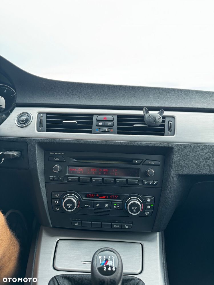 BMW Seria 3 318i - 25