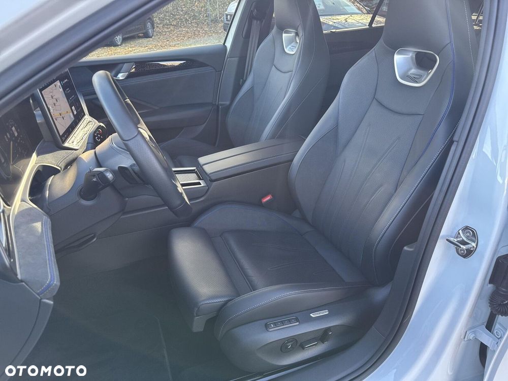 Volkswagen Passat - 11