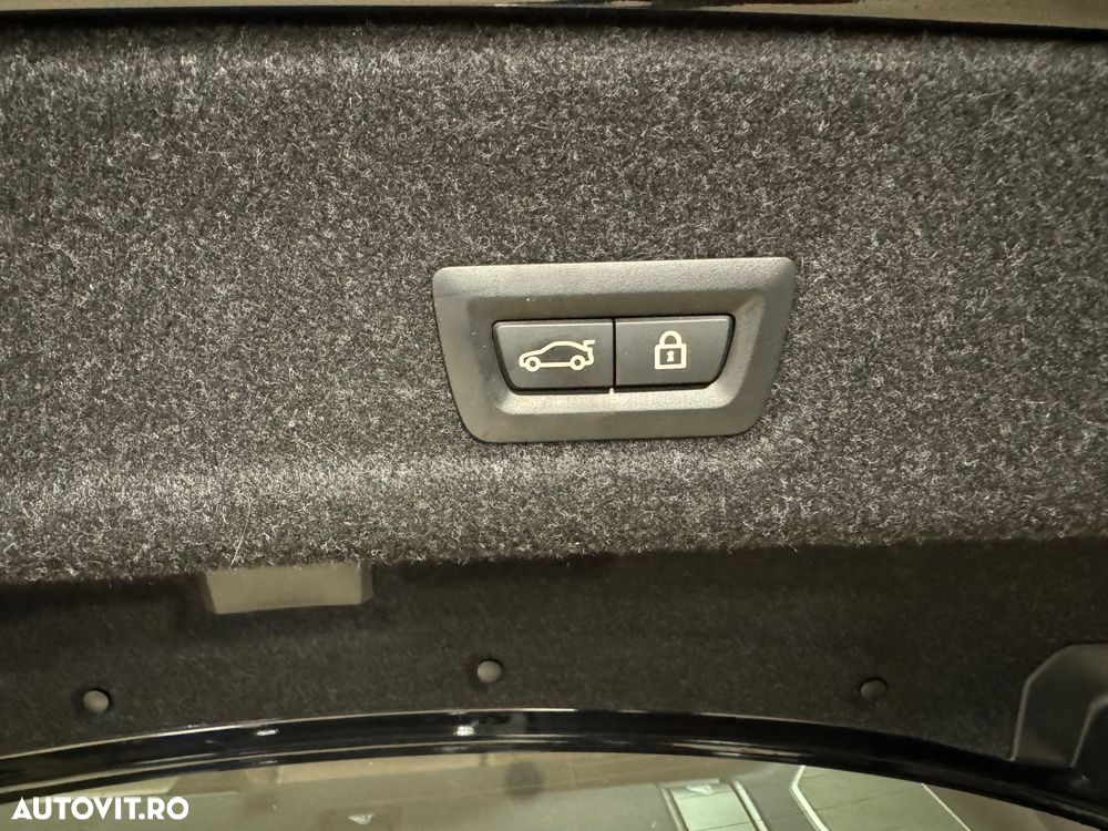 BMW Seria 3 330i xDrive AT - 33