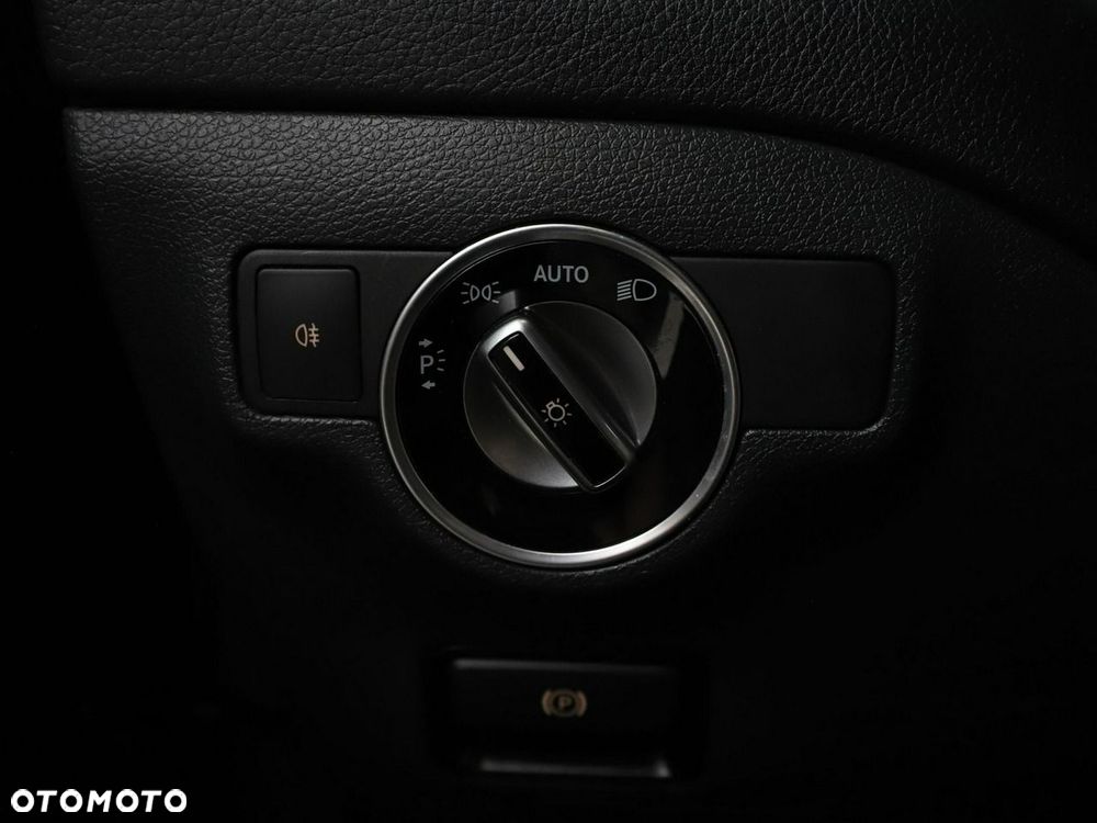 Mercedes-Benz CLA 180 Urban - 32