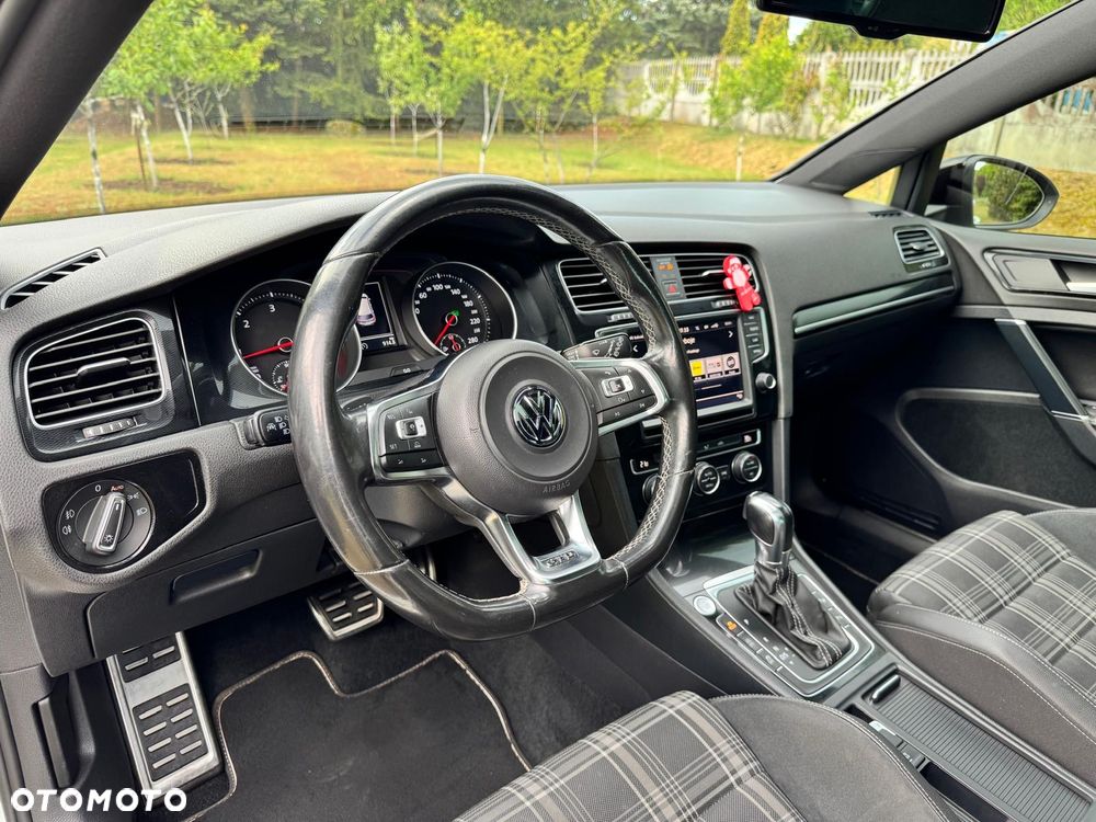 Volkswagen Golf - 9