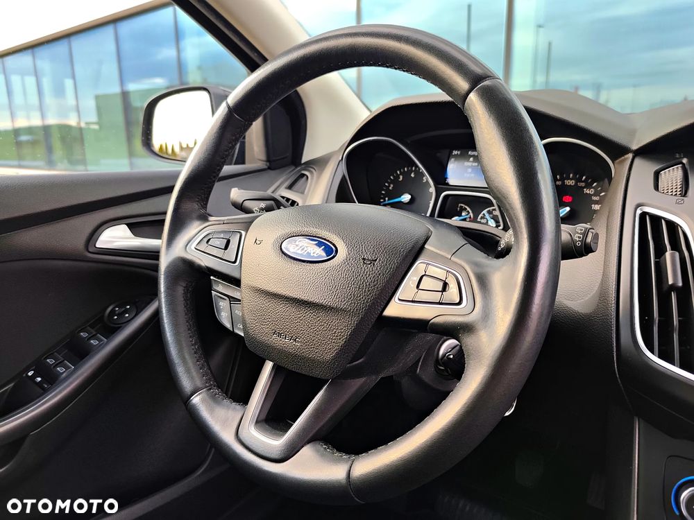 Ford Focus 1.0 EcoBoost Titanium - 24