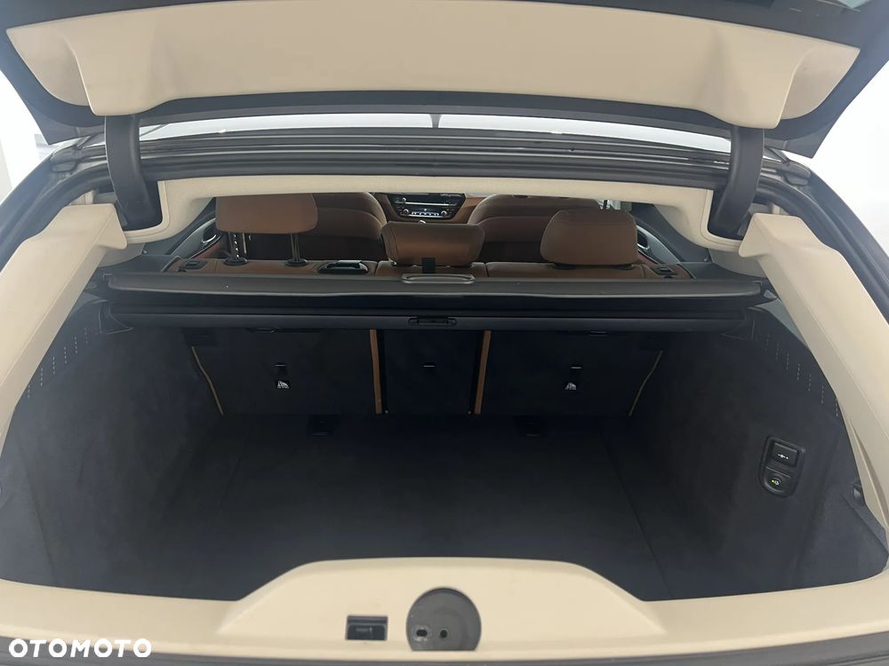 BMW Seria 5 520d mHEV - 30