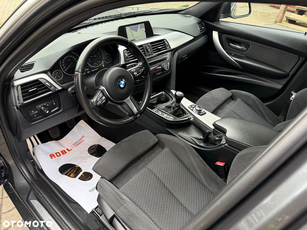 BMW Seria 3 328i M Sport - 13