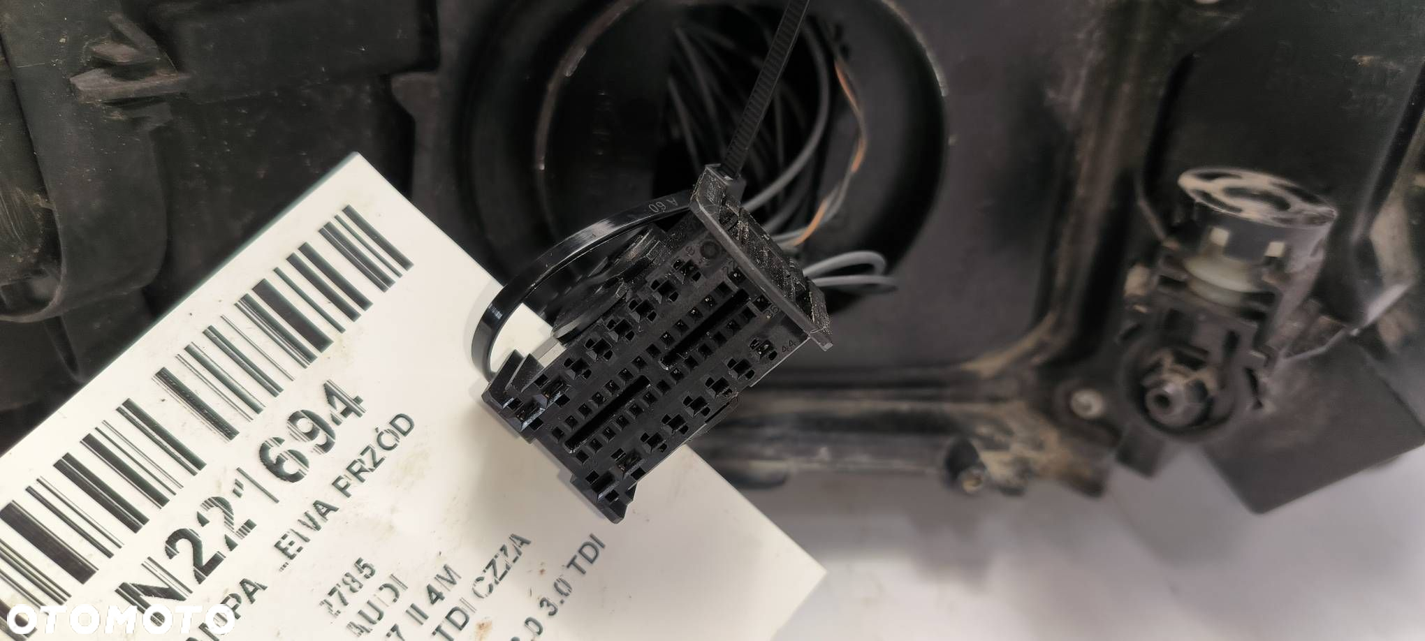 LAMPA LEWA PRZÓD AUDI Q7 II 4M 4M0941033 - 9