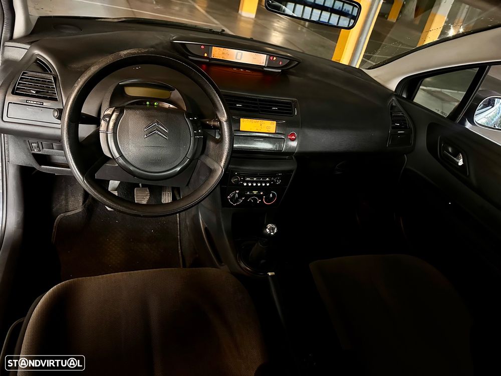 Citroën C4 1.4 16V VTR - 6