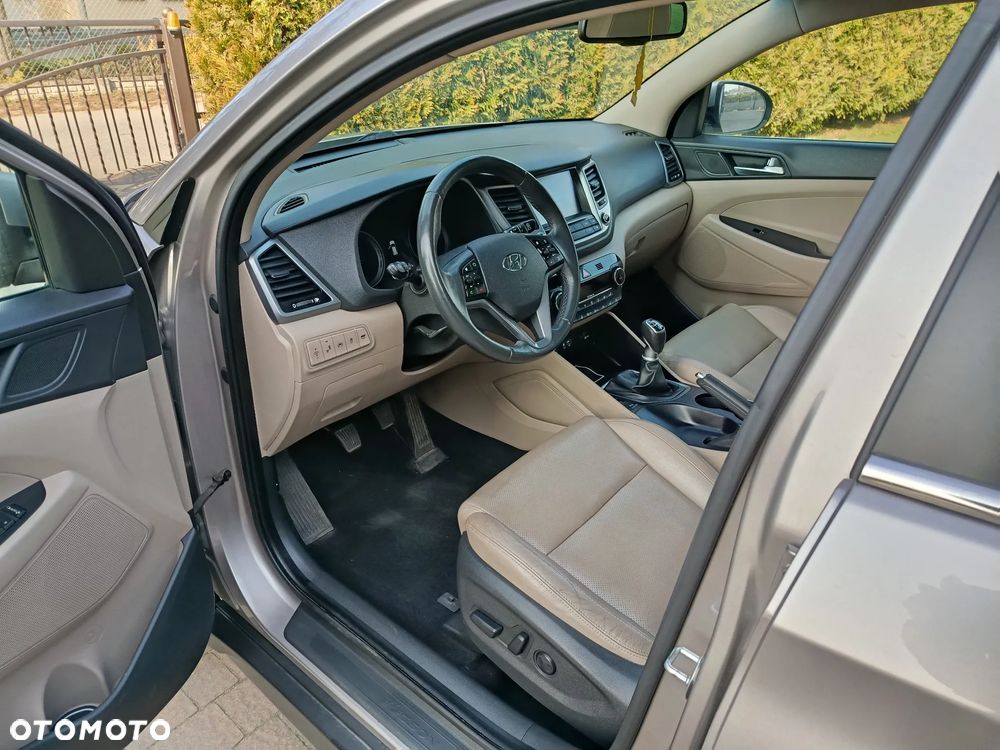 Hyundai Tucson 2.0 CRDI BlueDrive Style 2WD - 26