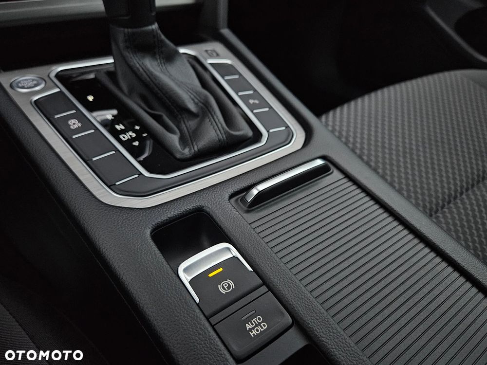Volkswagen Passat - 13
