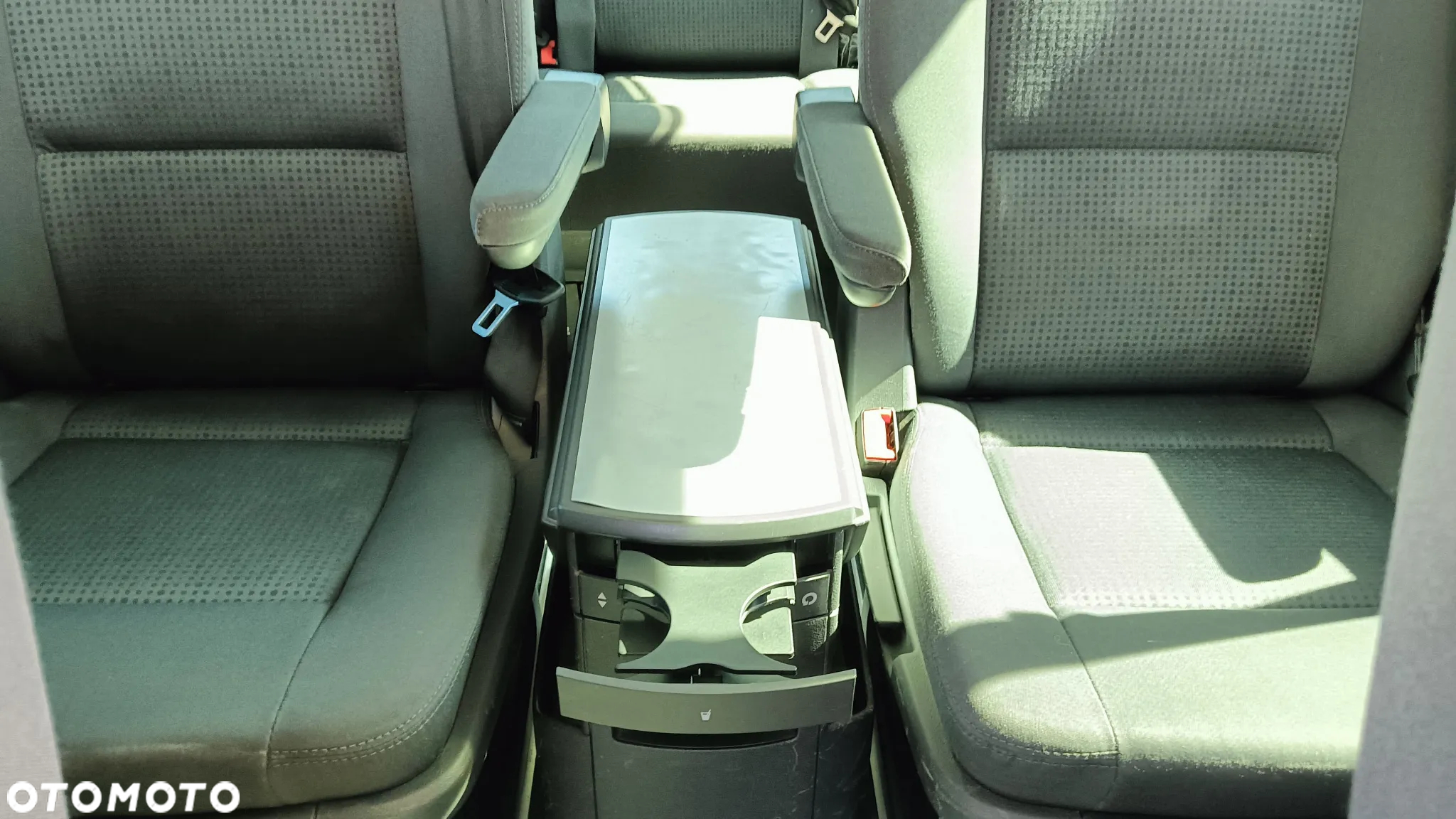 Volkswagen Multivan - 25