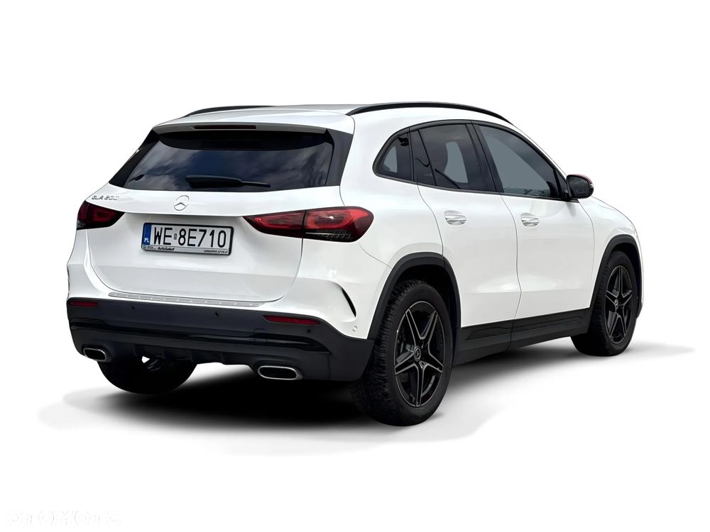 Mercedes-Benz GLA - 7