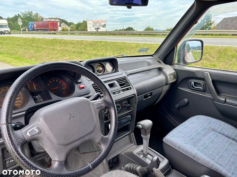 Mitsubishi Pajero - 16