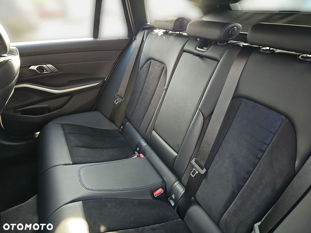 BMW Seria 3 320i M Sport sport - 16