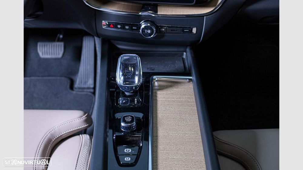 Volvo XC 60 2.0 T6 PHEV Plus Dark AWD - 17