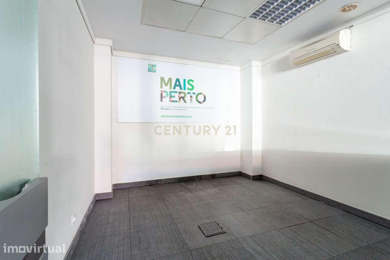 Loja no centro de Loures para arrendamento - Grande imagem: 2/25