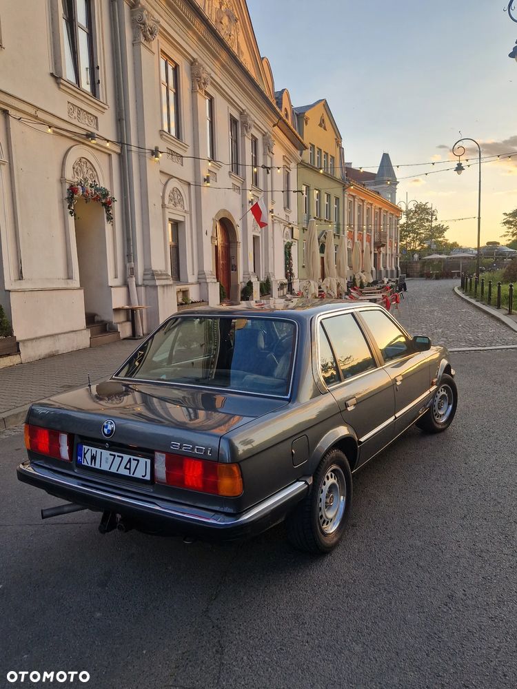 BMW Seria 3 - 32