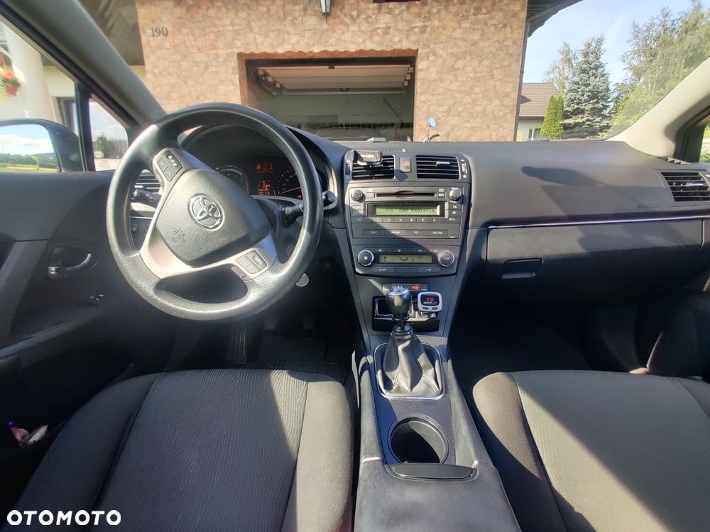 Toyota Avensis 1.8 Luna - 11