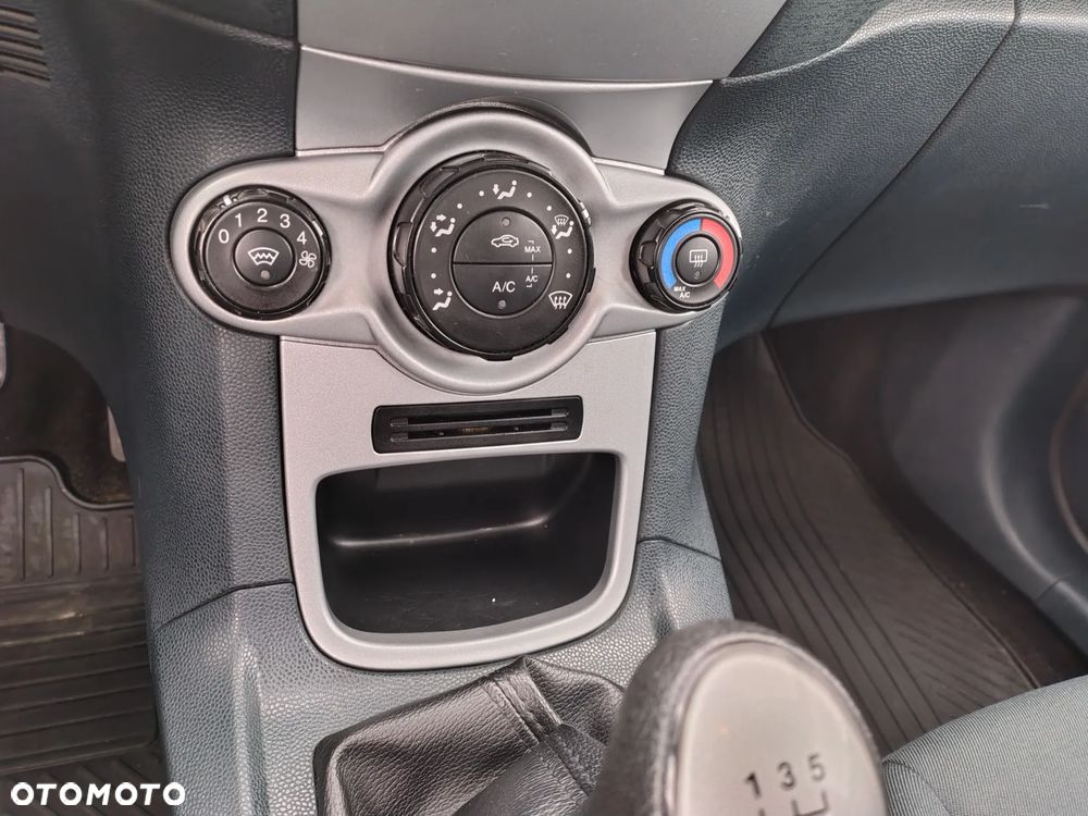 Ford Fiesta - 12