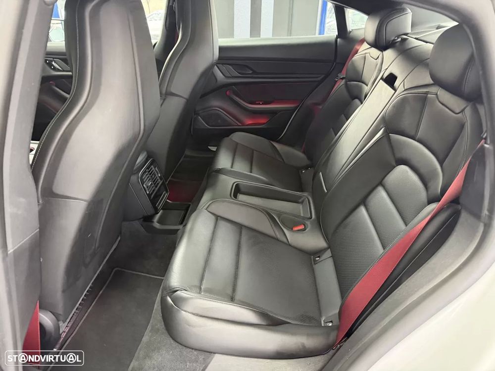 Porsche Taycan 4S - 26