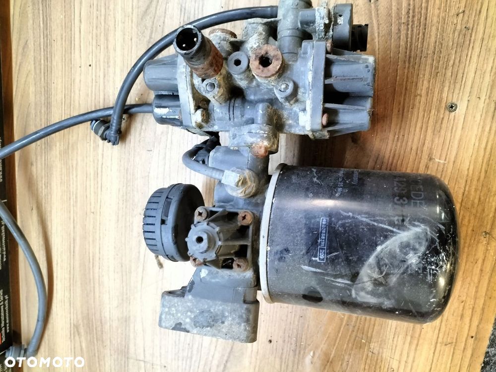 MERCEDES ATEGO osuszacz powietrza - 3