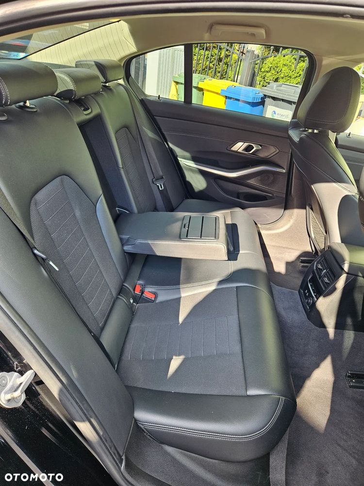 BMW Seria 3 320i Advantage sport - 11