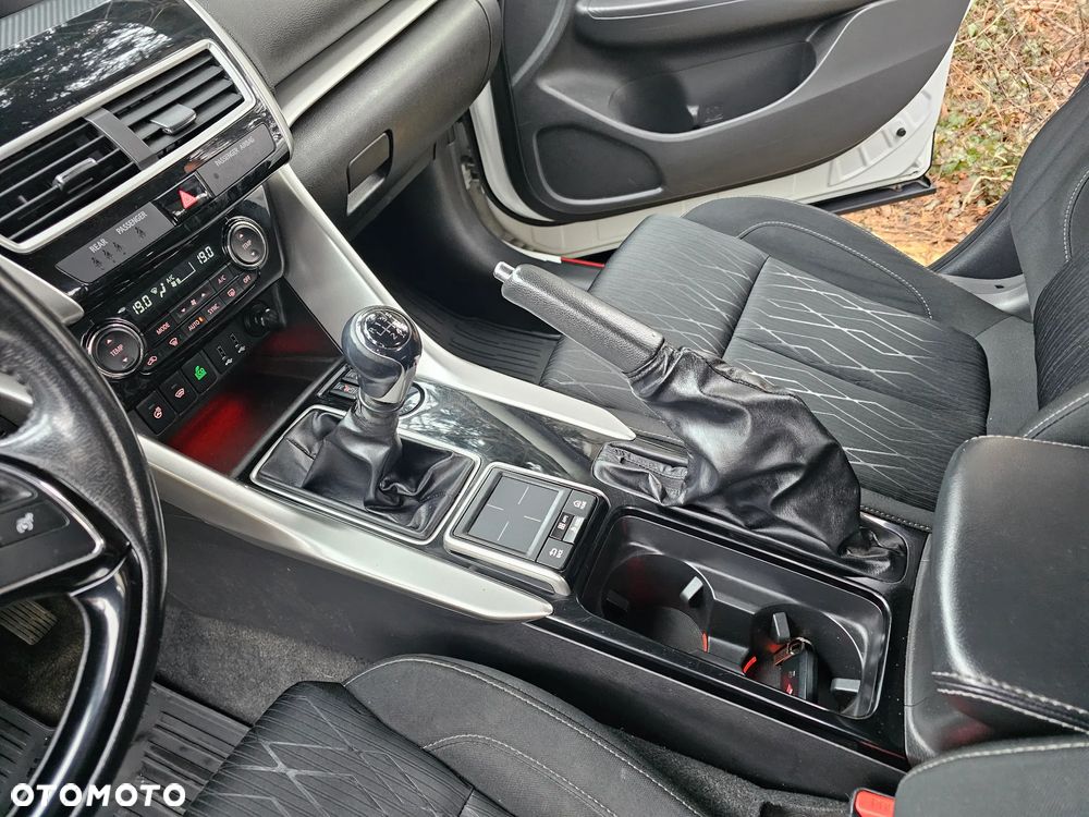 Mitsubishi Eclipse Cross 1.5 T Intense - 31